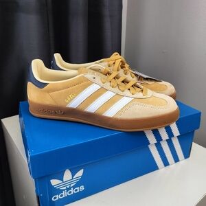 BNWT Gazelle Sneakers